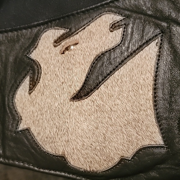 Leather Vest with horse heads on it Size 40 - Picture 9 of 9